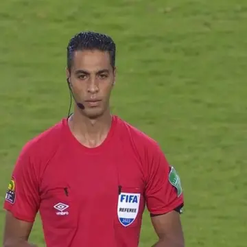 بيراميدز يشتكي الحكم الدولي أمين عمر.. ويطالب بإحالته للتحقيق